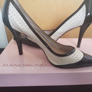 Bandolino black and ivory pump